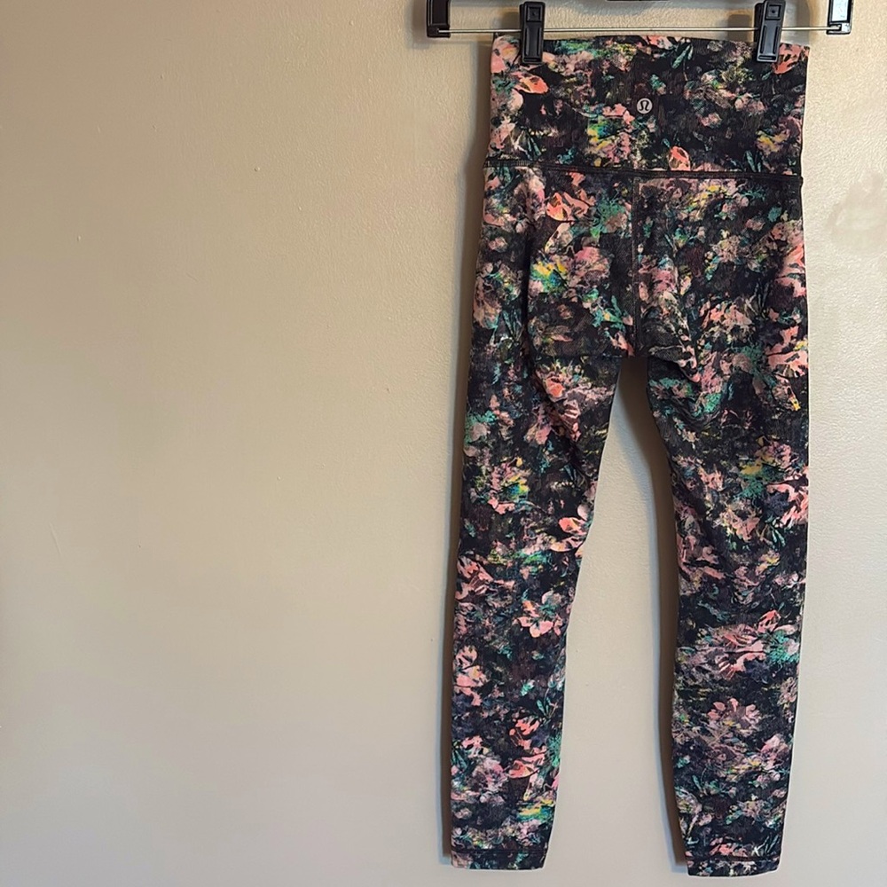 Lululemon Athletica Leggings
Wunder Under High-Rise Multi-color - Picture 4 of 12
